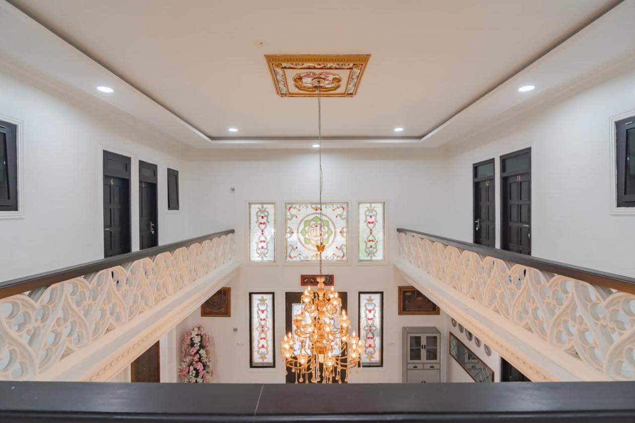 Family Homestay Syariah Cirebon Mitra Reddoorz Extérieur photo