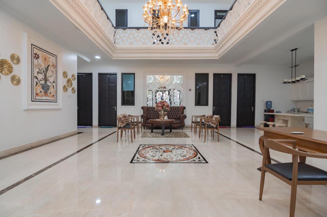 Family Homestay Syariah Cirebon Mitra Reddoorz Extérieur photo