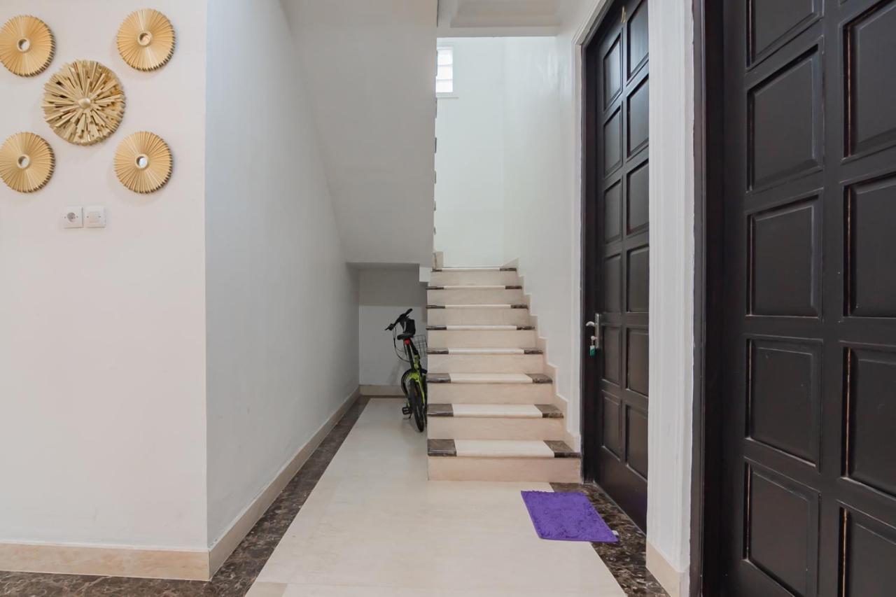 Family Homestay Syariah Cirebon Mitra Reddoorz Extérieur photo